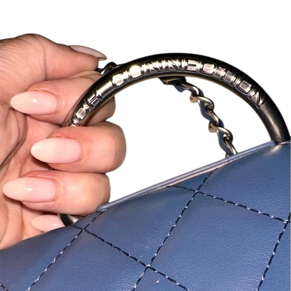 QUILTED CROSSBODY THICK METAL RING HANDLE AND STRAP NWT FREE W PURCHASE OVER 20 - Picture 3 of 6